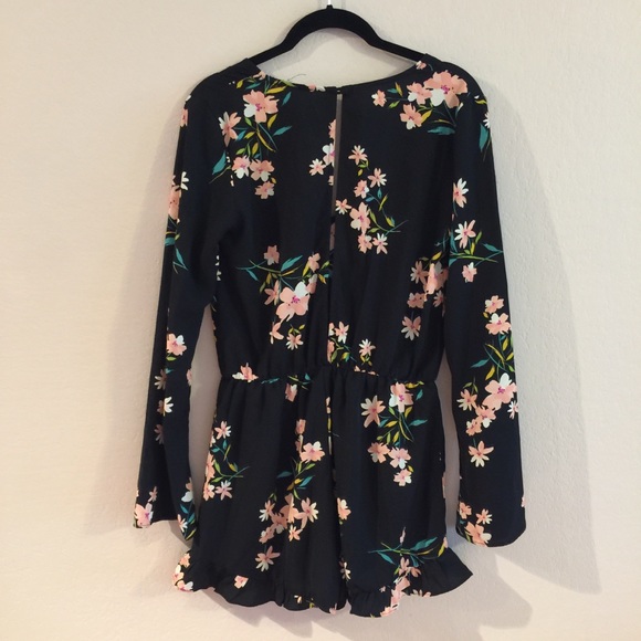 Floral Print V Neck Romper - Picture 4 of 10